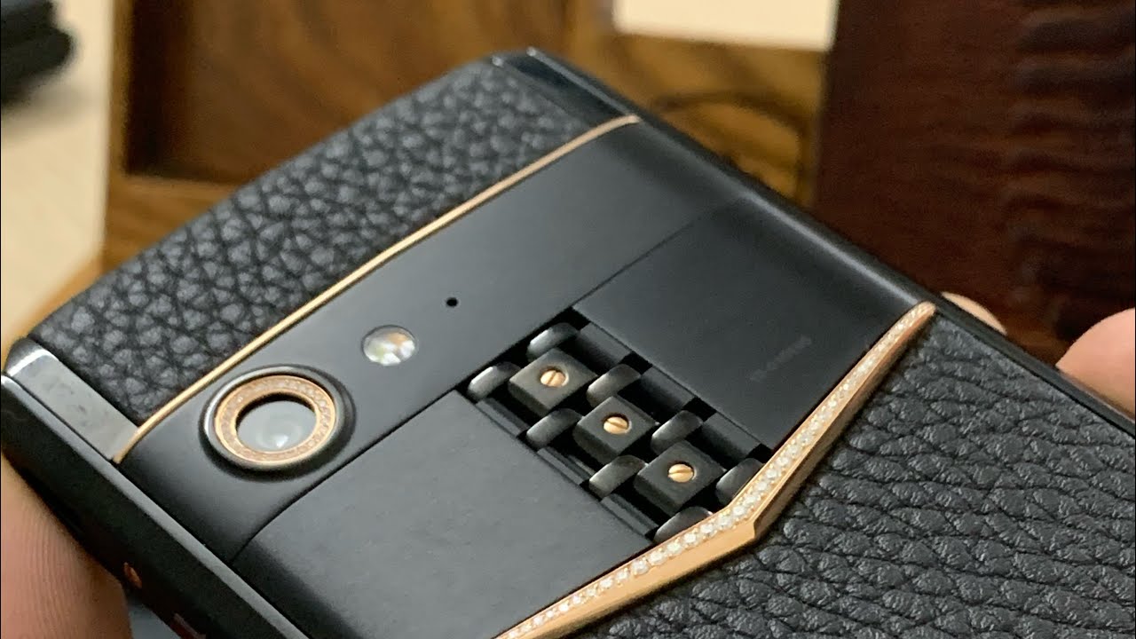 Vẻ đẹp những chiếc Vertu Smart phone Aster P