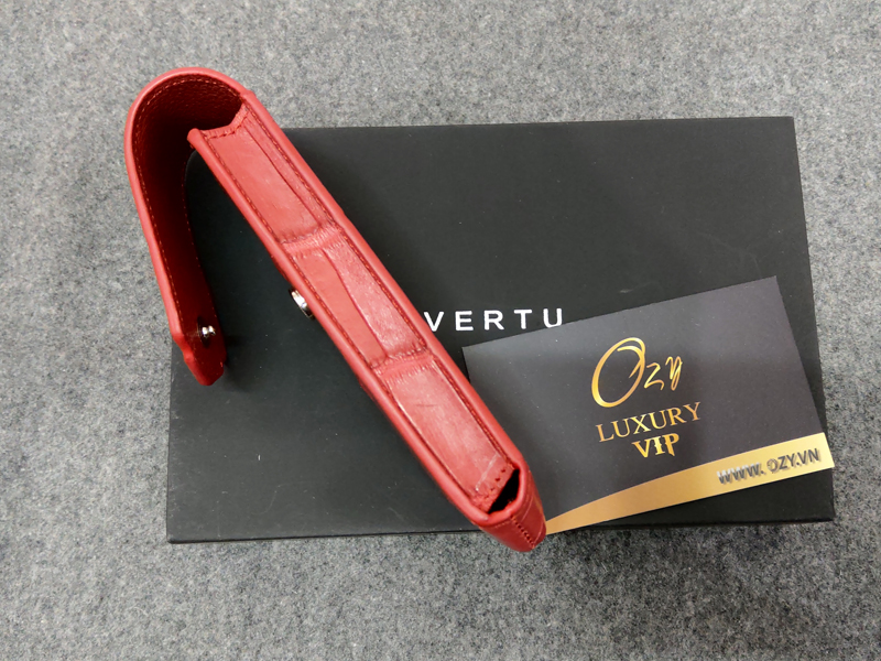 Bao da vertu nhập cá sấu đỏ