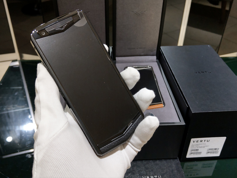 Vertu Aster P black