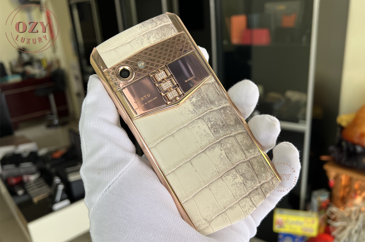 Vertu Aster P Vàng Khối Diamonds - Đứa con cưng của của giới nhà giàu