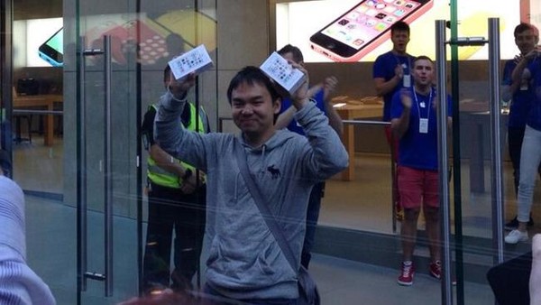 Xếp hàng mua iphone 5s 10