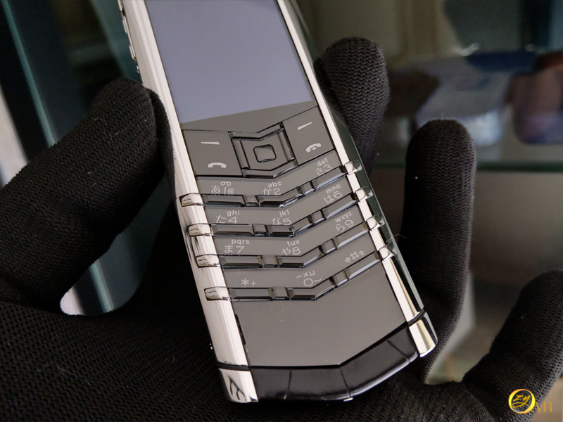 Vertu Alligator Skin diamonds