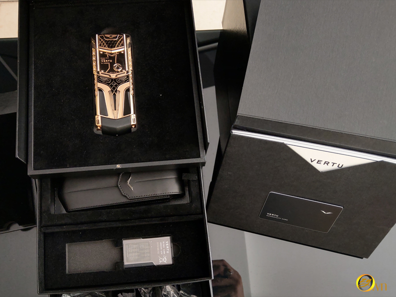 Chiêm ngưỡng vẻ đẹp độc tôn của Vertu for Bentley Rose gold