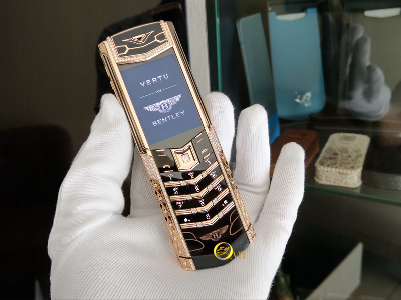 Chiêm ngưỡng vẻ đẹp độc tôn của Vertu for Bentley Rose gold