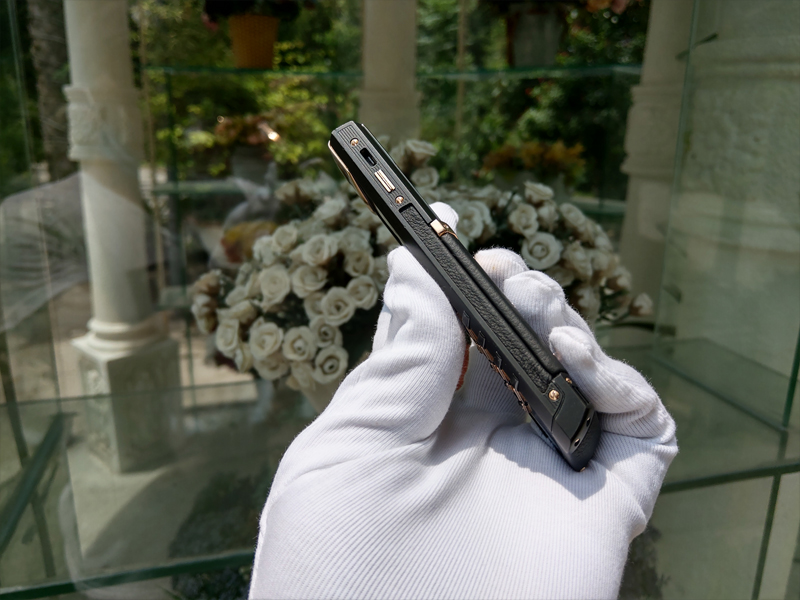 Vertu Pure Black Mixd Gold