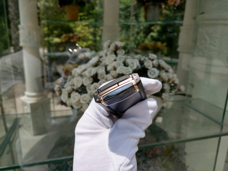 Vertu Pure Black Mixd Gold