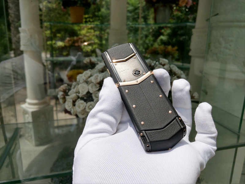 Vertu Pure Black Mixd Gold