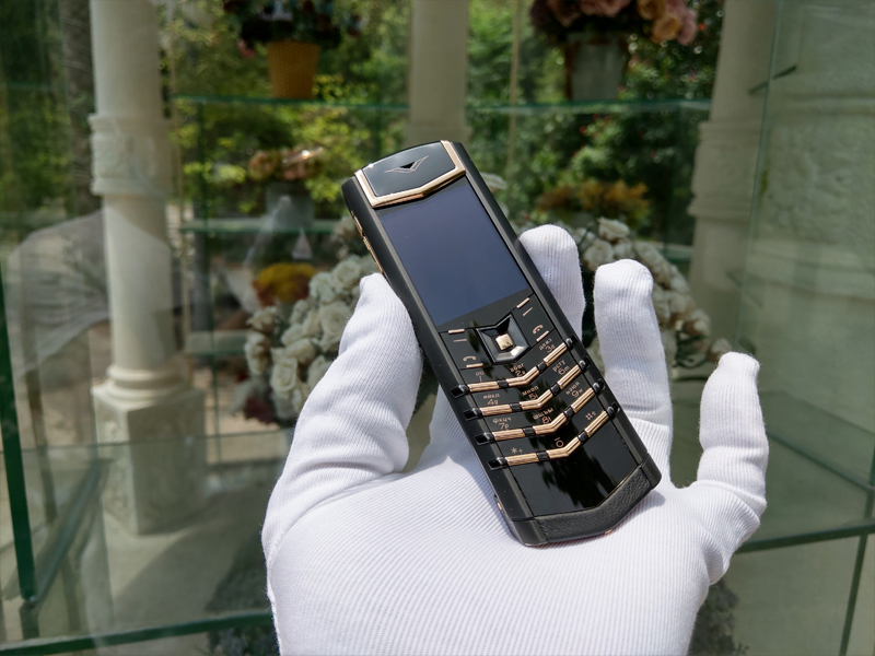 Vertu Pure Black Mixd Gold