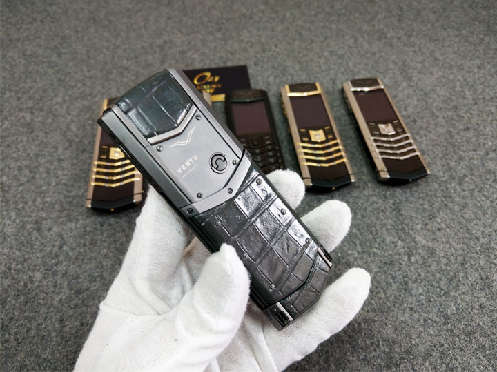 Vertu Zirconium hàng hiếm