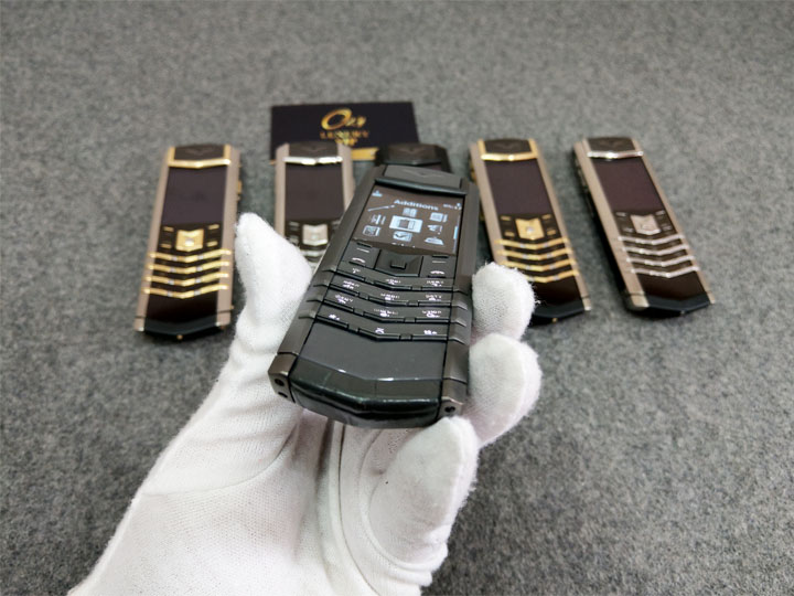 Vertu Zirconium hàng hiếm