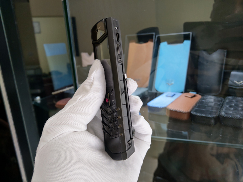 Vertu black pure da sấu