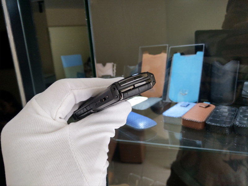 Vertu black pure da sấu