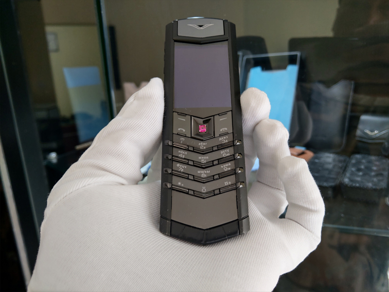 Vertu black pure da sấu