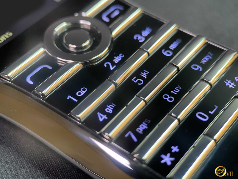 Điện thoại XOR Titanium
